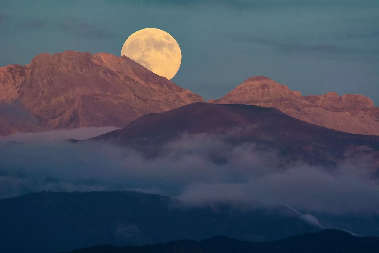 LUNA DEL CASTOR SUPERILARGIA NAFARROA MIKEL JAUREGI