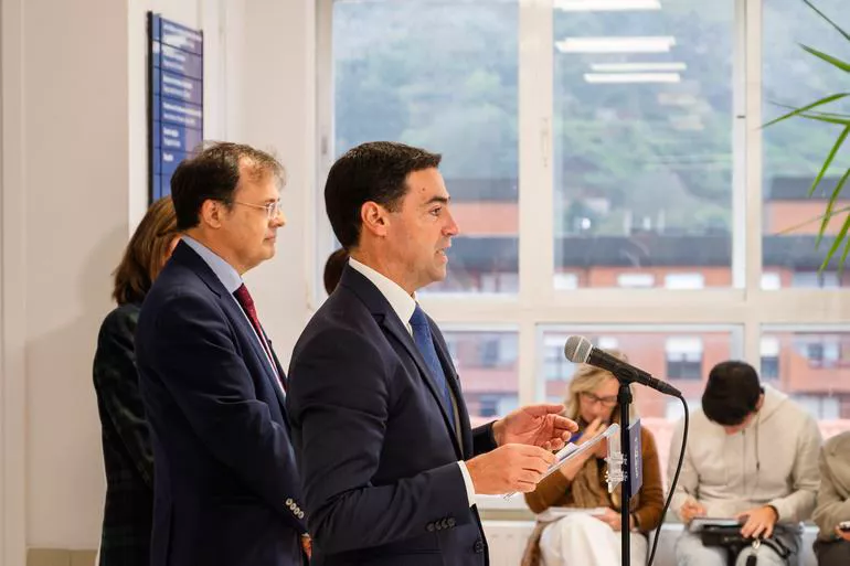 lehendakari-Imanol-Pradales-consejero-salud-Alberto-Martinez-irekia