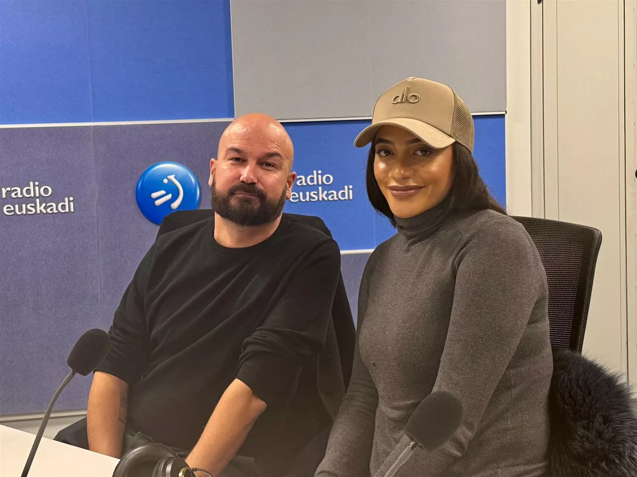Amal Fashanu ha estado en "Boulevard" de Radio Euskadi acompañada de Galder Reguera.