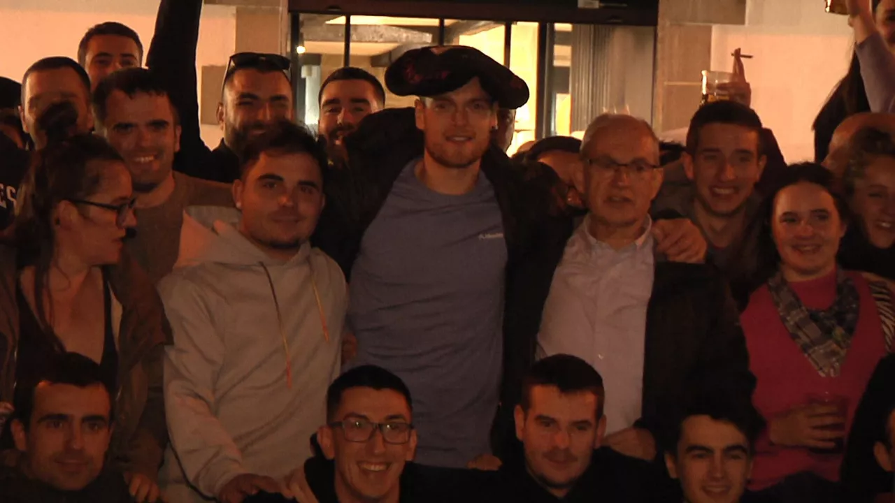 Unai Lasori harrera beroa egin diote