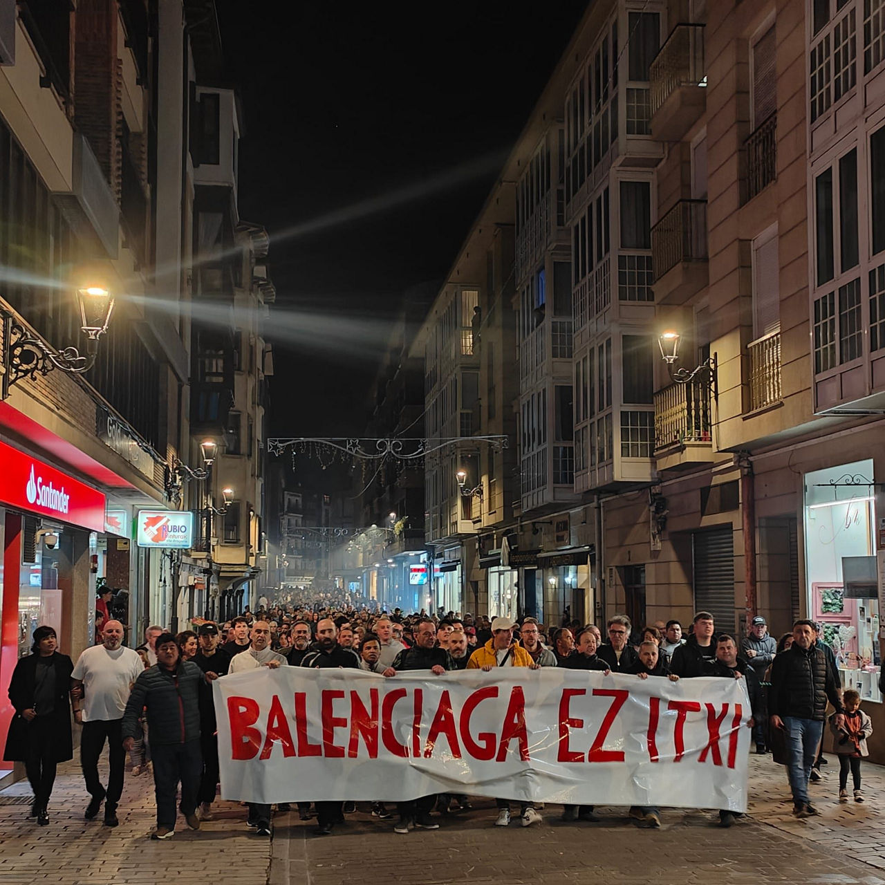 Balenciaga ez itxi manifestazioa Zumaia