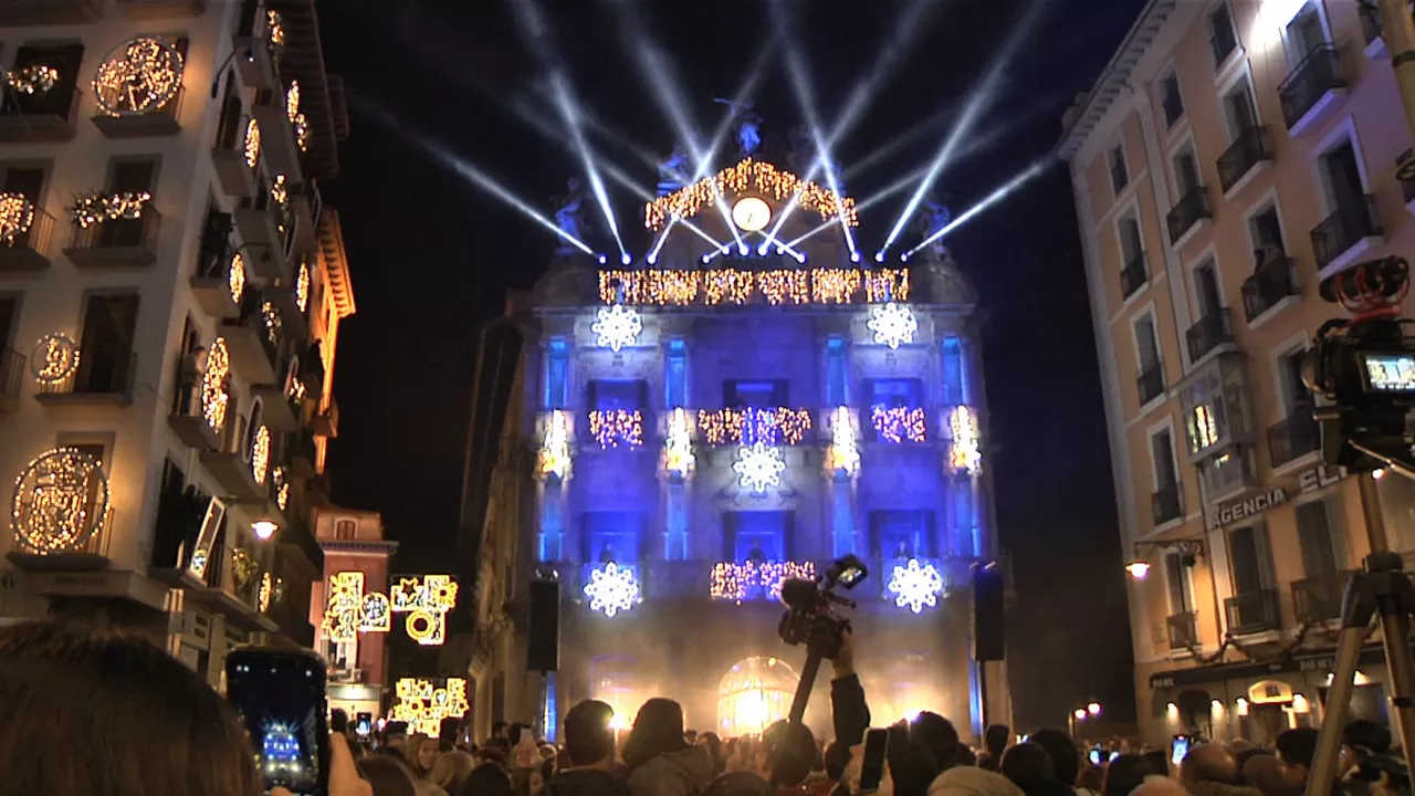 20241129194244_pamplona-luces-navidad_