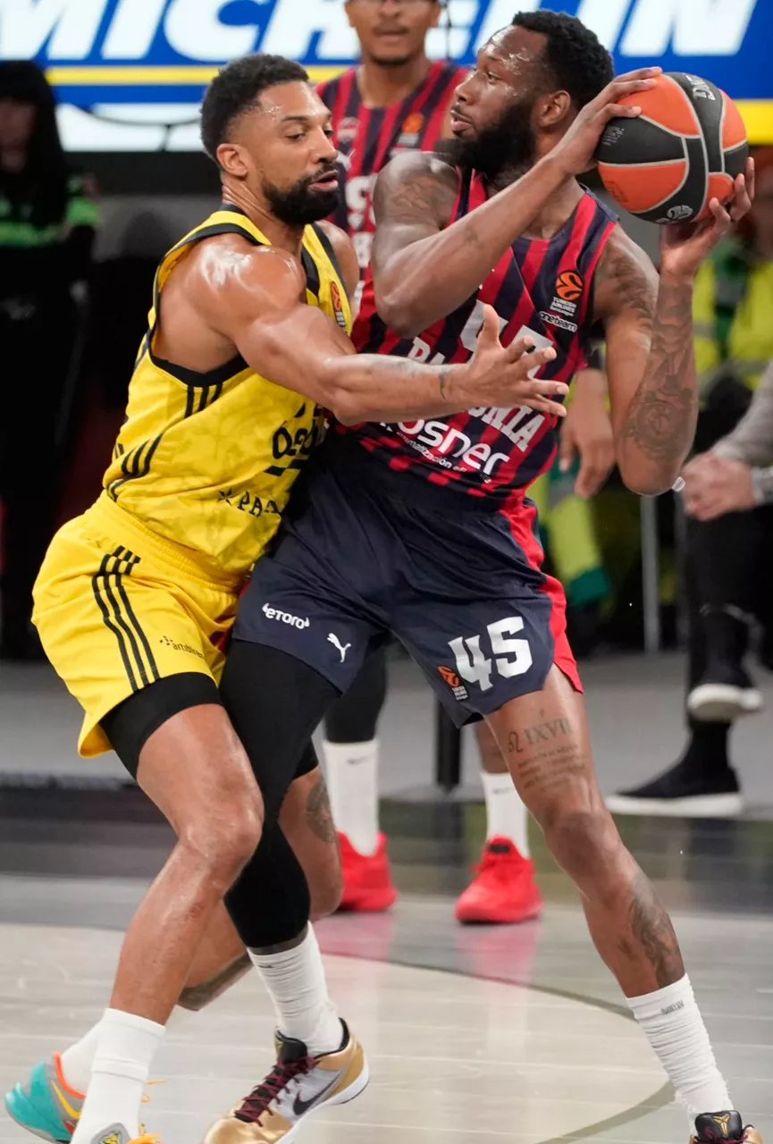 DONTA_HALL_BASKONIA_KHEM_BIRCH_FENERBAHCE_EUROLIGA_2024_25_EFE