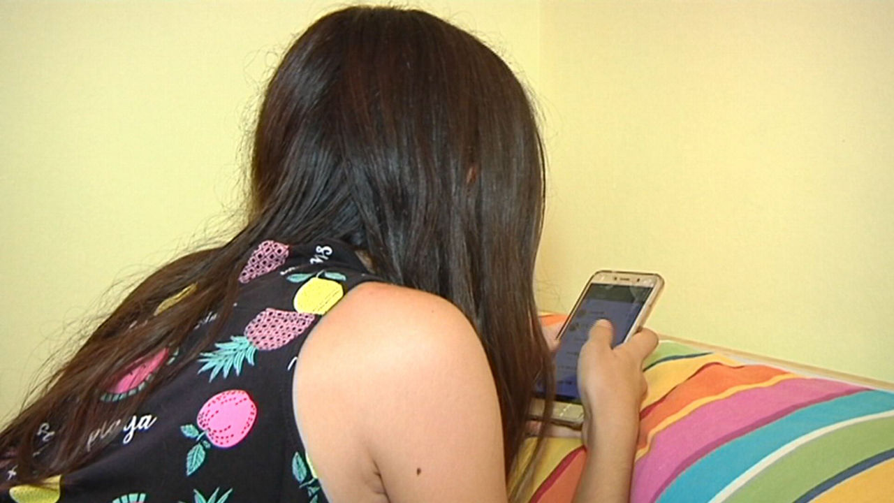20241205142957_jovenes-movil_