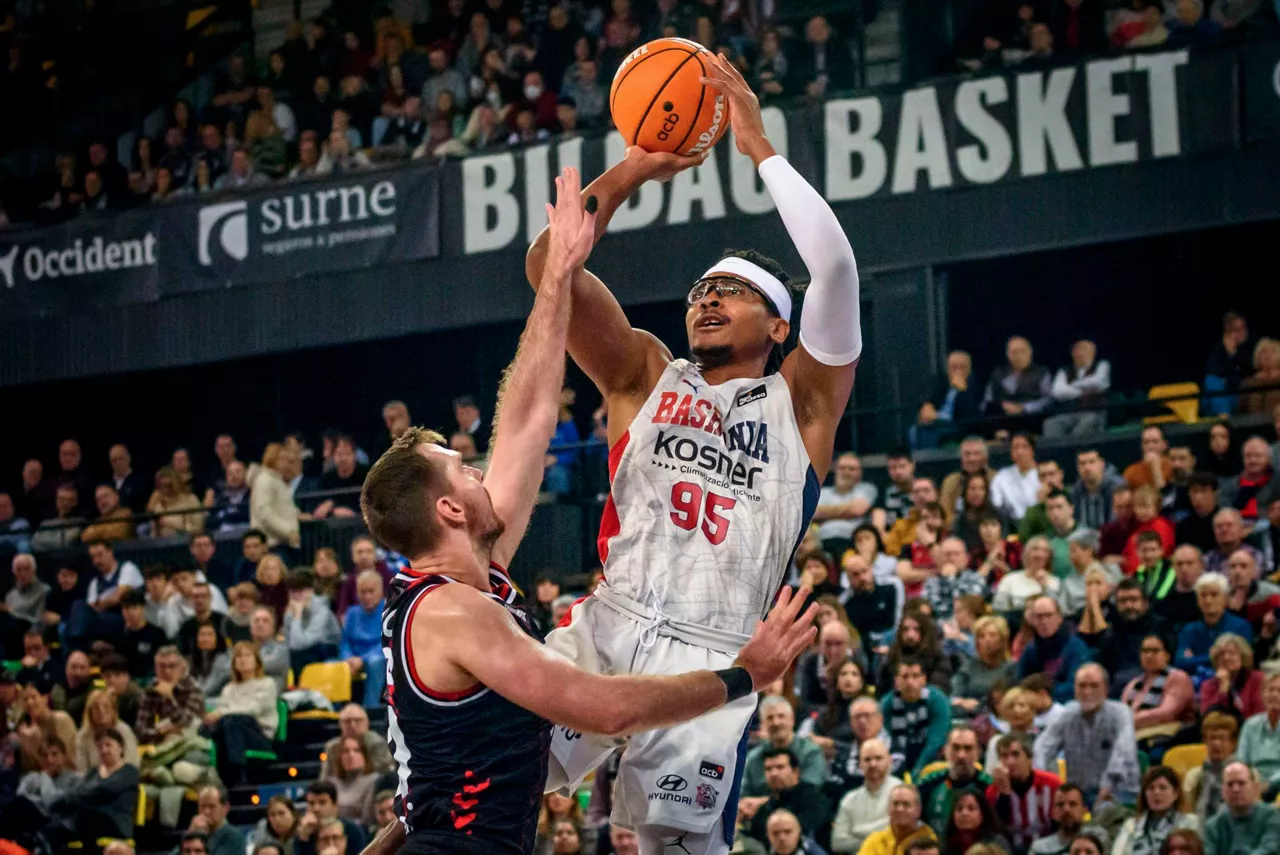  Chima Moneke eta Zoran Dragic Baskonia - Bilbao Basket