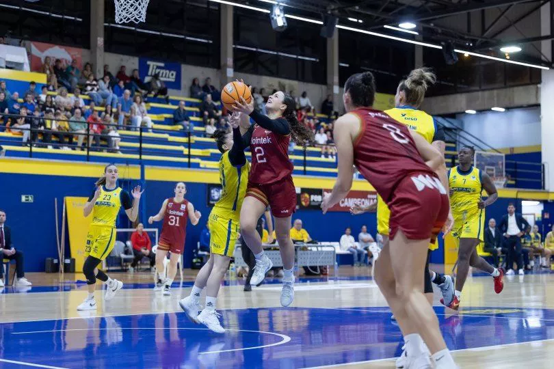 Imagen del encuentro entre el Lointek Gernika y Spar Gran Canaria. Foto: GKesb