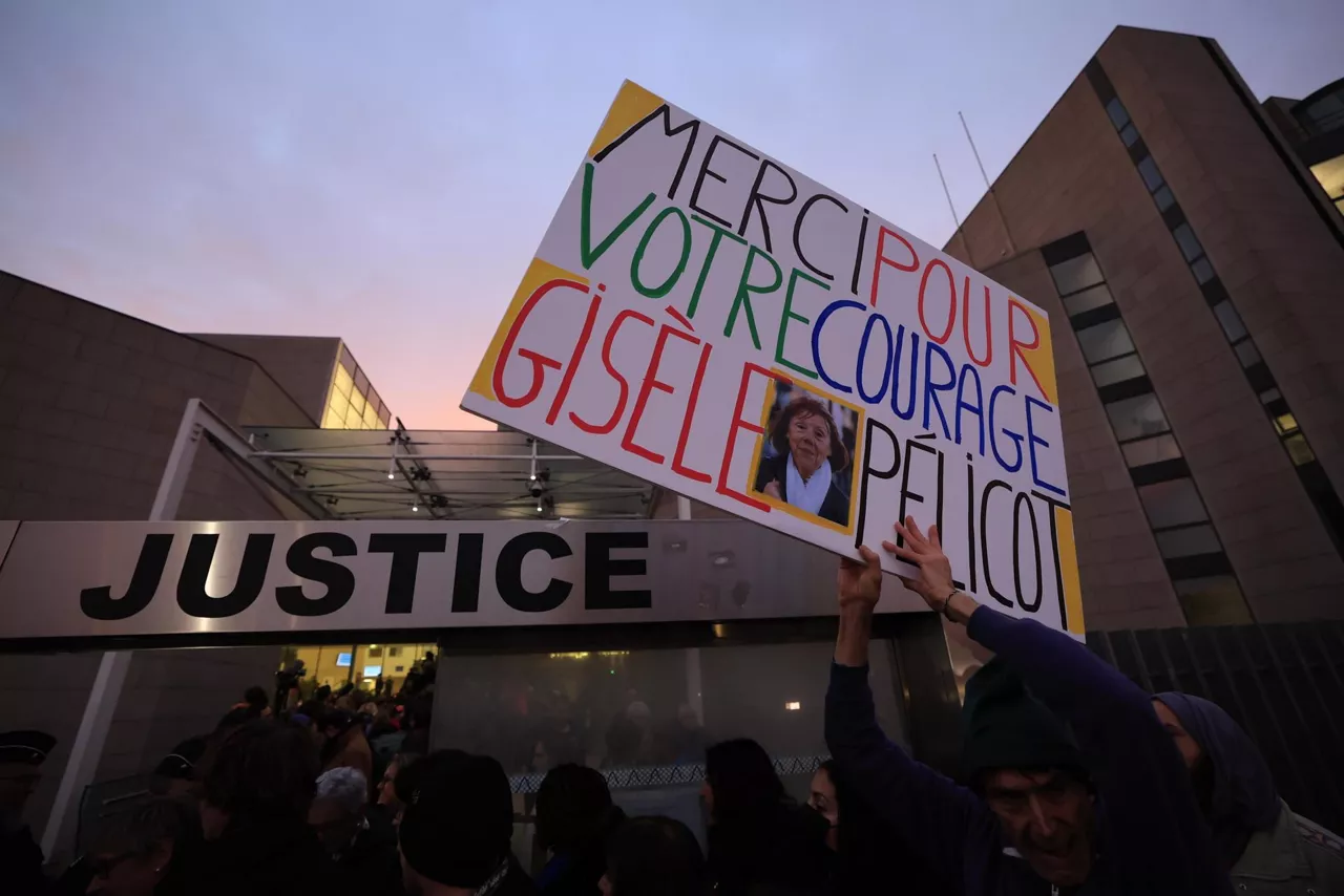caso-Pelicot-exterior-tribunal-justicia-avignon-EFE