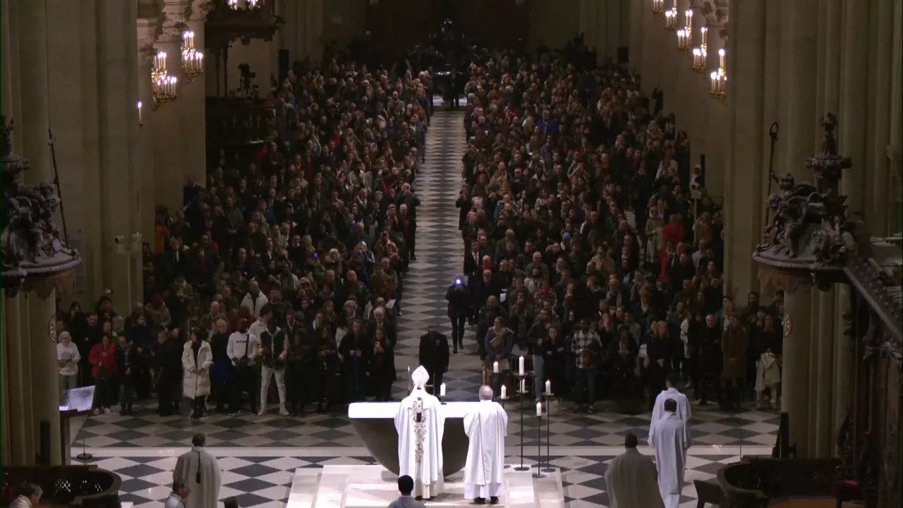 20241225132445_notre-dame_