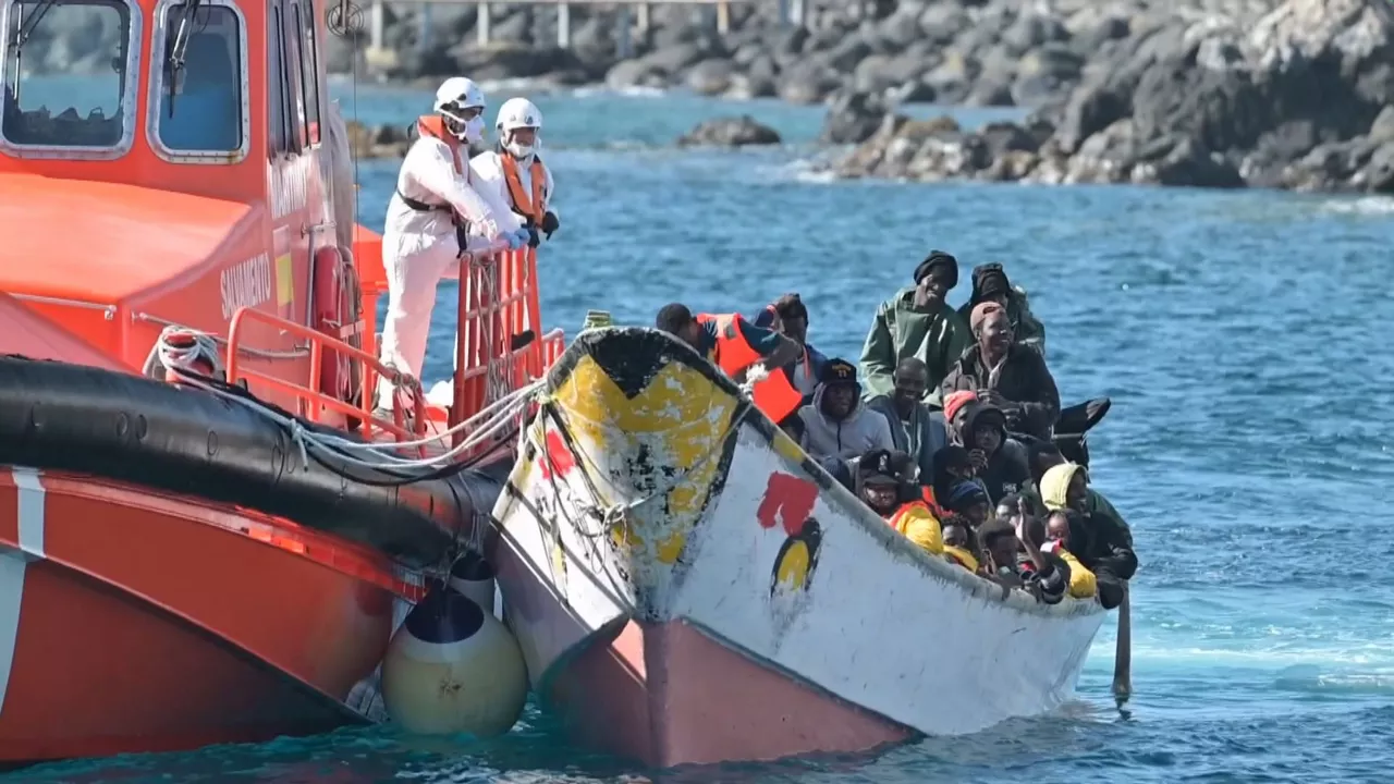 20241225184846_canarias-cayuco-migrantes_