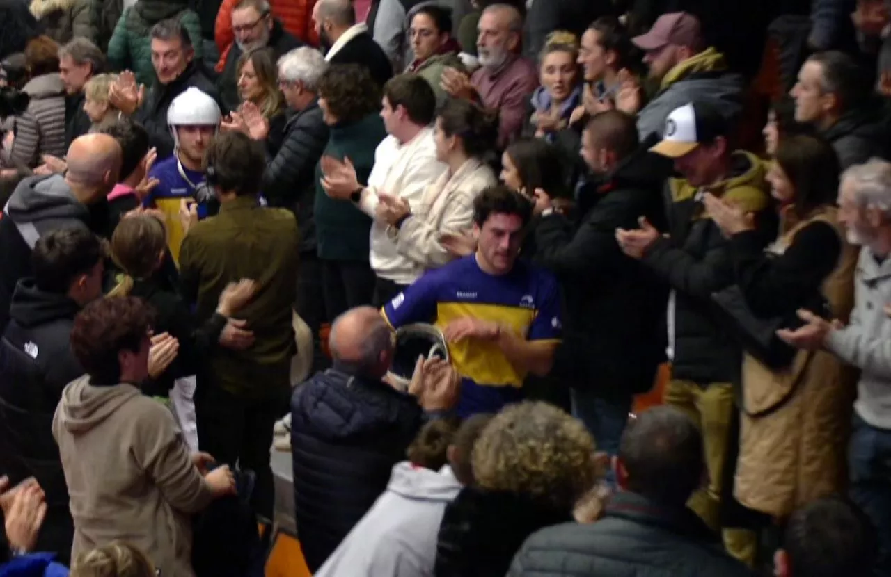 Urrutia eta Basque, zaleen artean, garaipena eskuratuta. Argazkia: EITB Media.