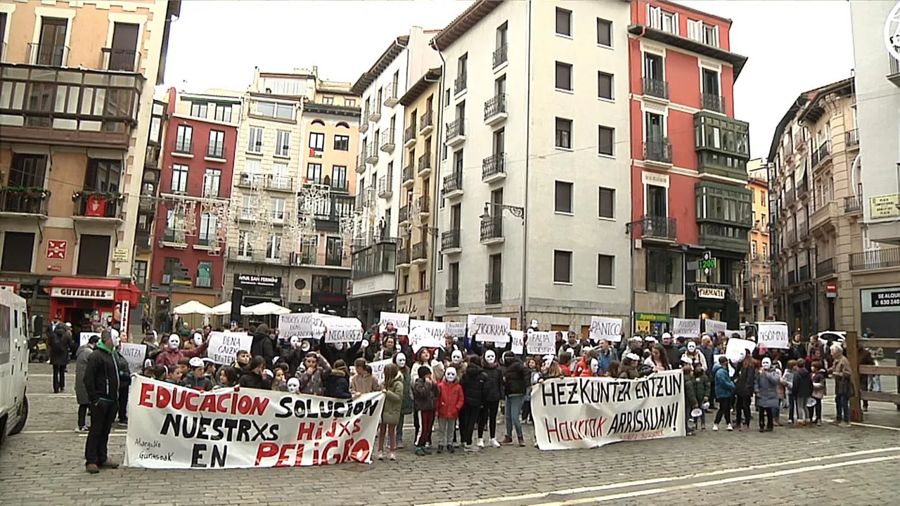 Atargi protesta hezkuntza iruñean