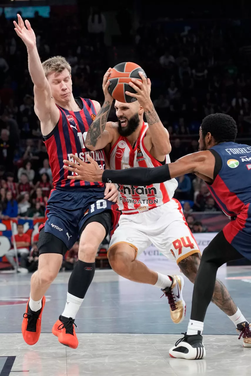 OGNJEN_JARAMAZ_BASKONIA_EVAN_FOURNIER_OLYMPIACOS_EUROLIGA_EFE