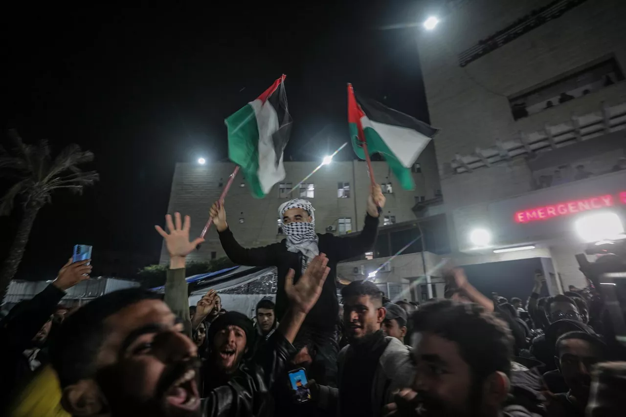 gaza su-etena ospatzen pertsonak EFE