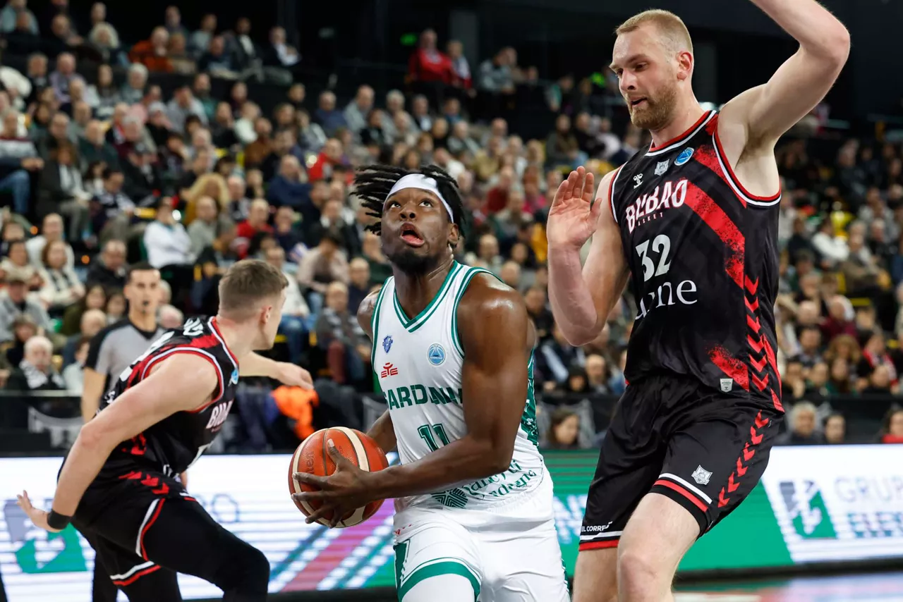 TRYGGVI_HLINASON_BILBAO_BASKET_BRIAN_FOBBS_DINAO_SASSARI_FIBA_EUROPA_KOPA_EFE