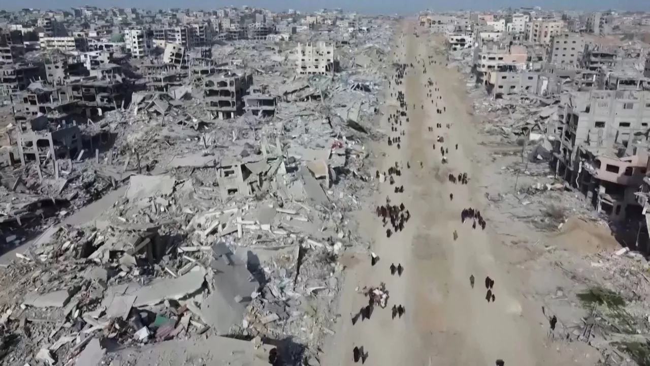 20250119211100_gaza-suntsituta-su-etenaren-lehen-egunean_