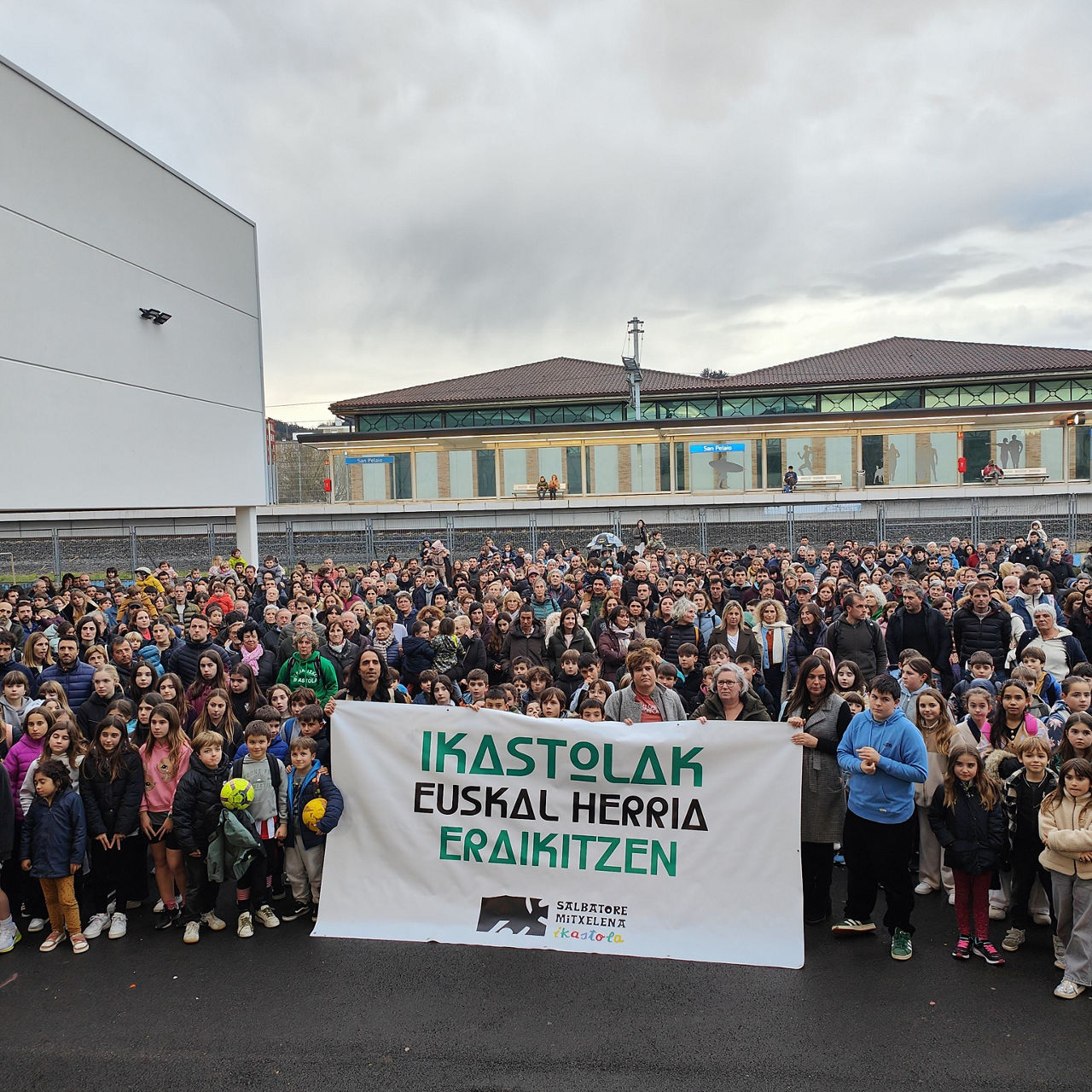salbatore mitxelena ikastola zarautz protesta multa isuna