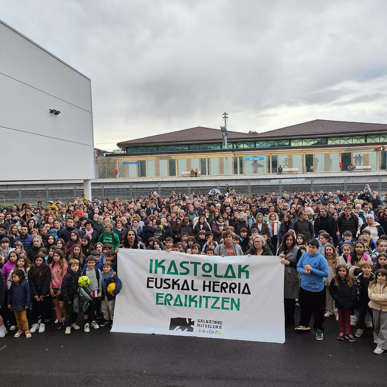 salbatore mitxelena ikastola zarautz protesta multa isuna