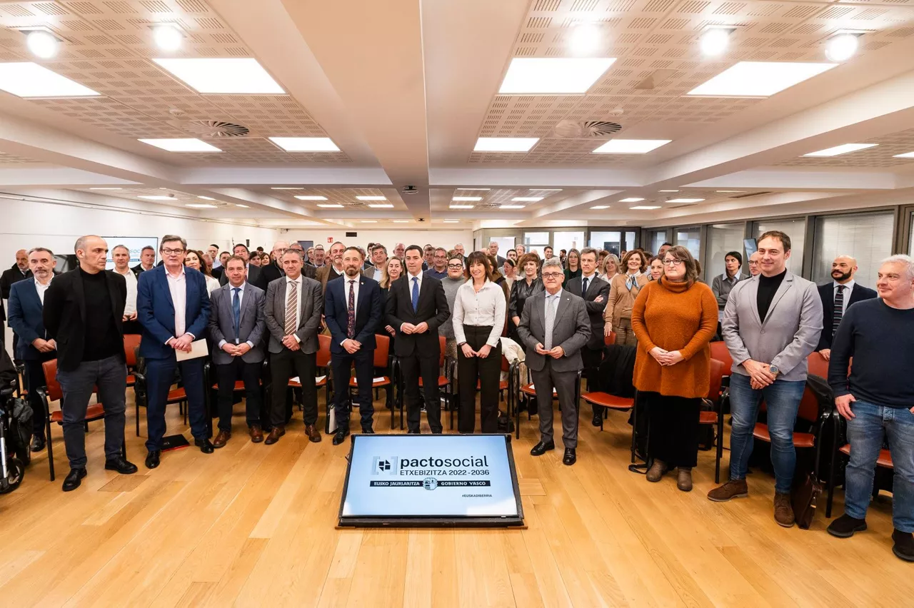 Foro-Urbanismo-Vivienda-lehendakari-Pradales-consejero-Itxaso-irekia