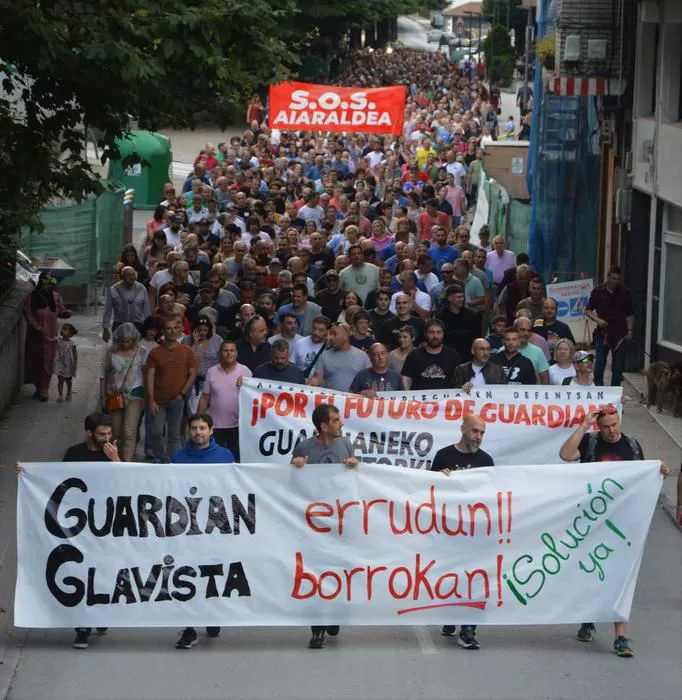 GUARDIAN LANGILEAK MANIFESTAZIOA