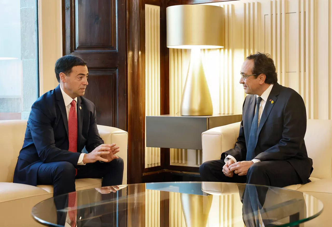 Lehendakari Pradales visita el Parlament de Cataluña