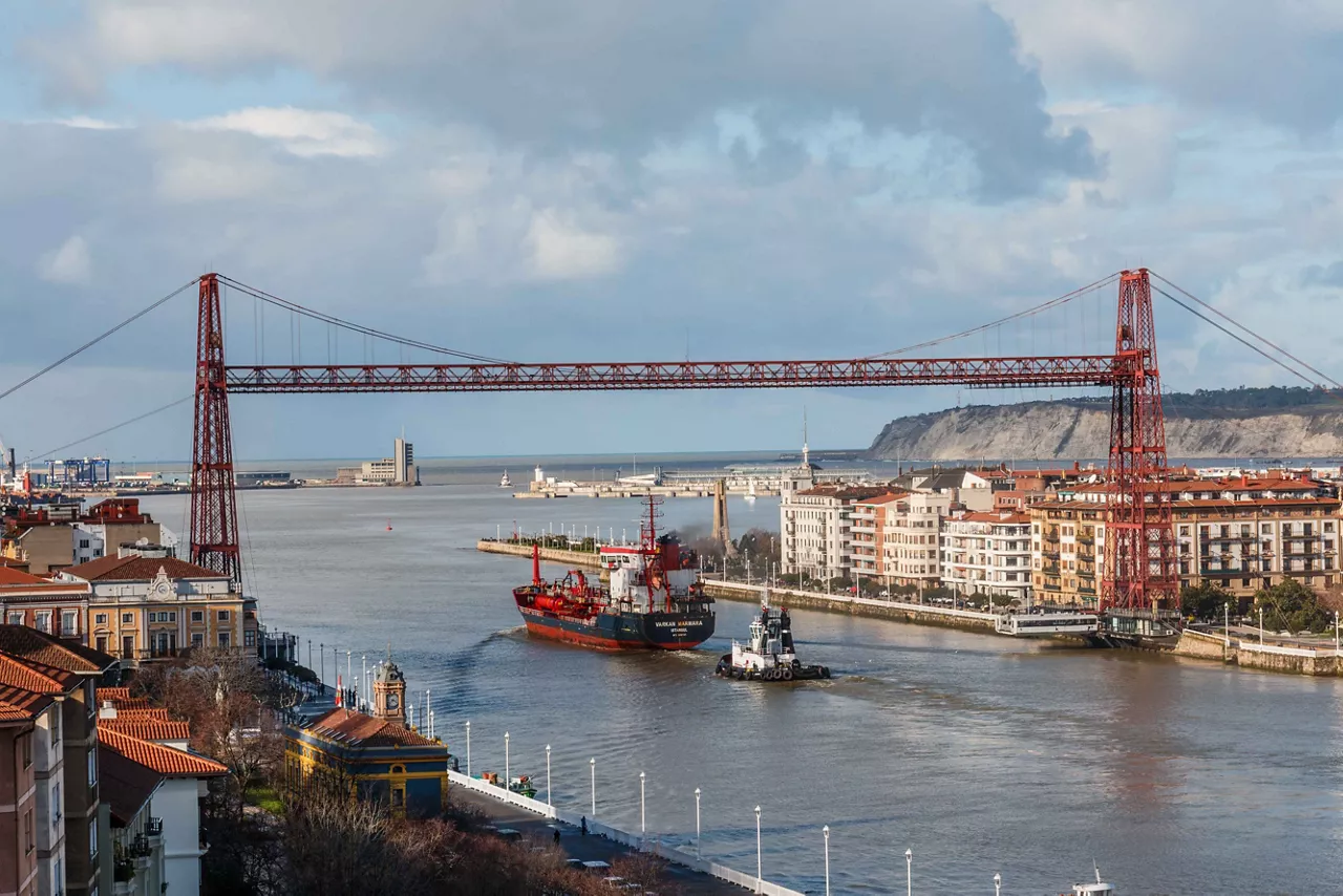 Bizkaia_zubia_-_Puente_Bizkaia