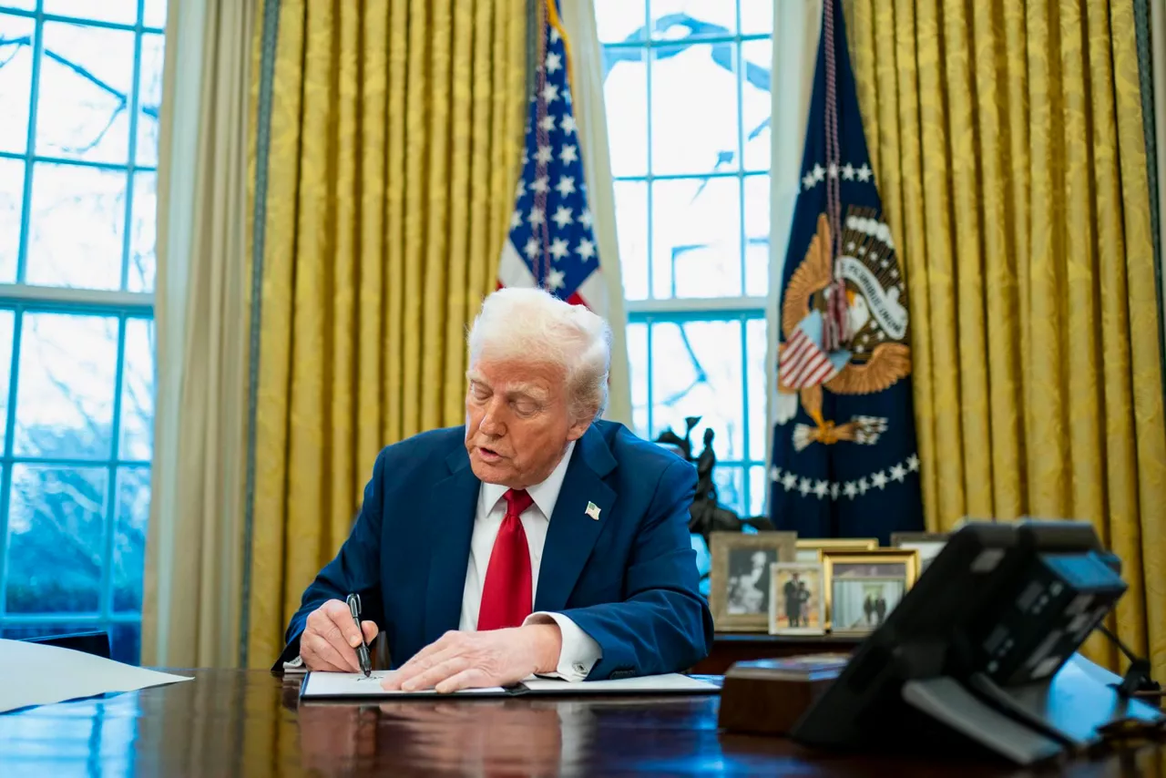 donald trump-decretos-despacho-oval-efe