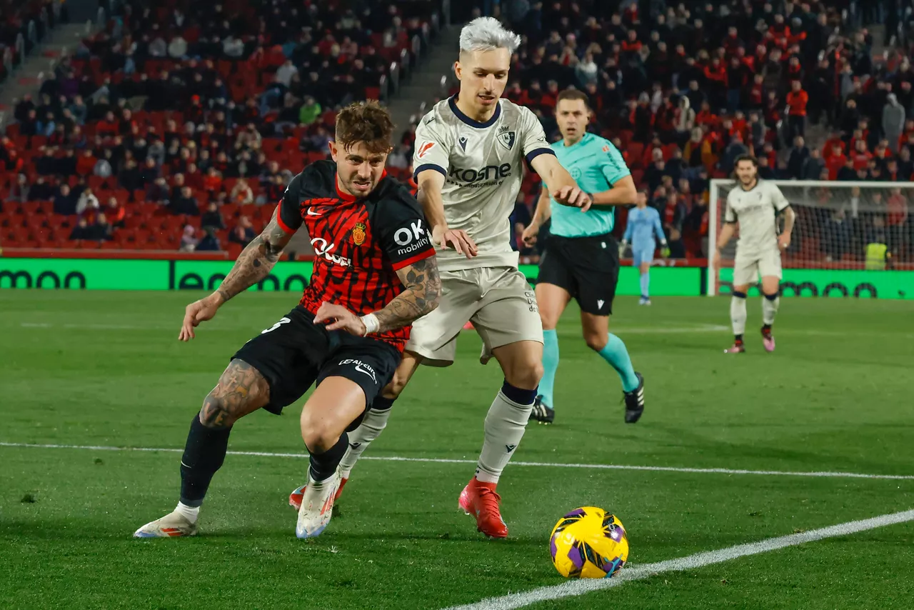 Bryan Zaragoza y Pablo Maffeo, en una jugada del partido. Foto: Efe.