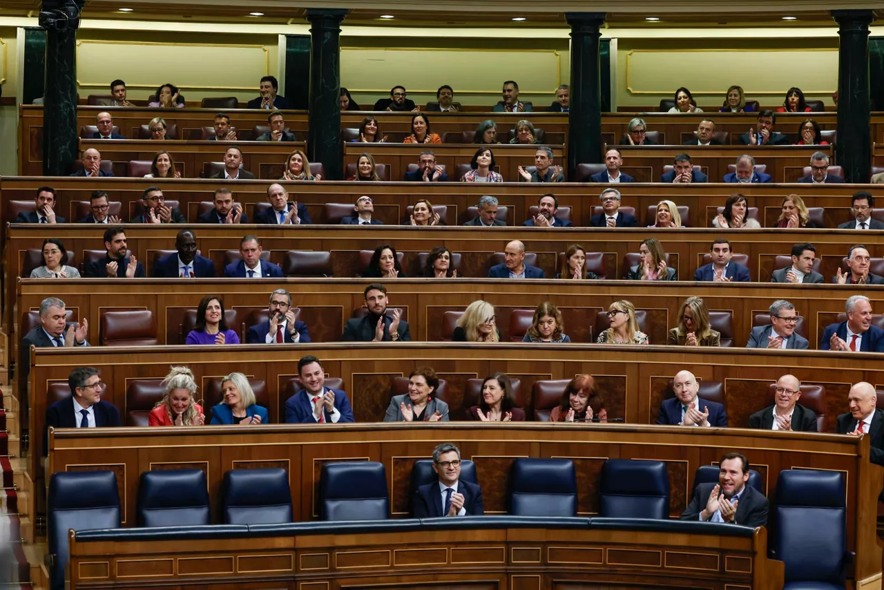 aplausos-pleno-congreso-efe
