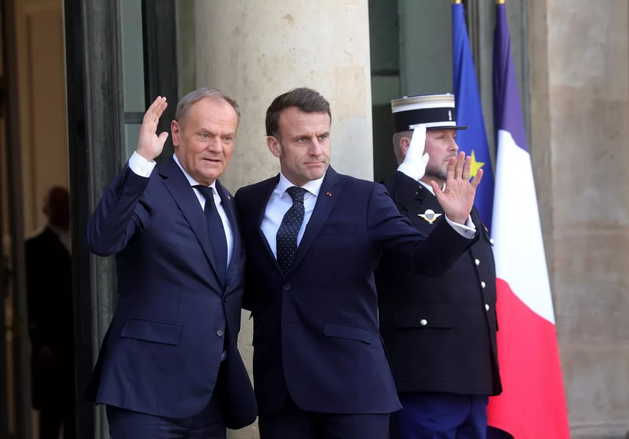 macron-tusk-cumbre-paris-efe