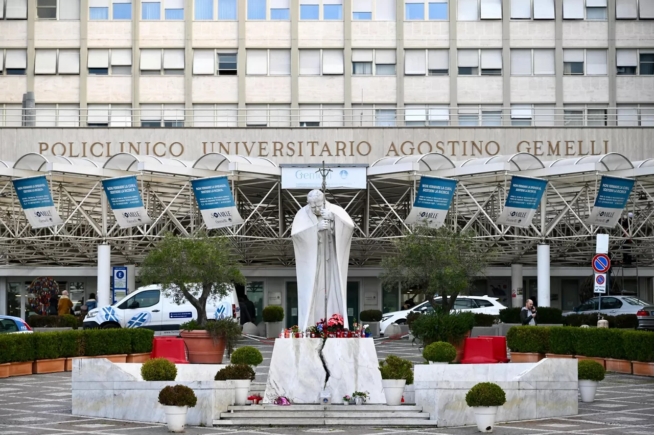papa francisco roma hospital erroma ospitala aita santua