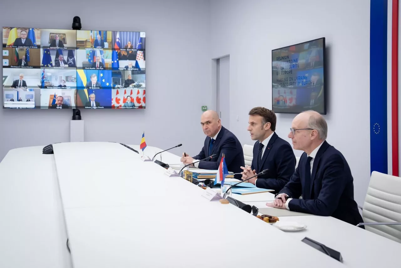 Macron-reunion-videoconferencia-efe