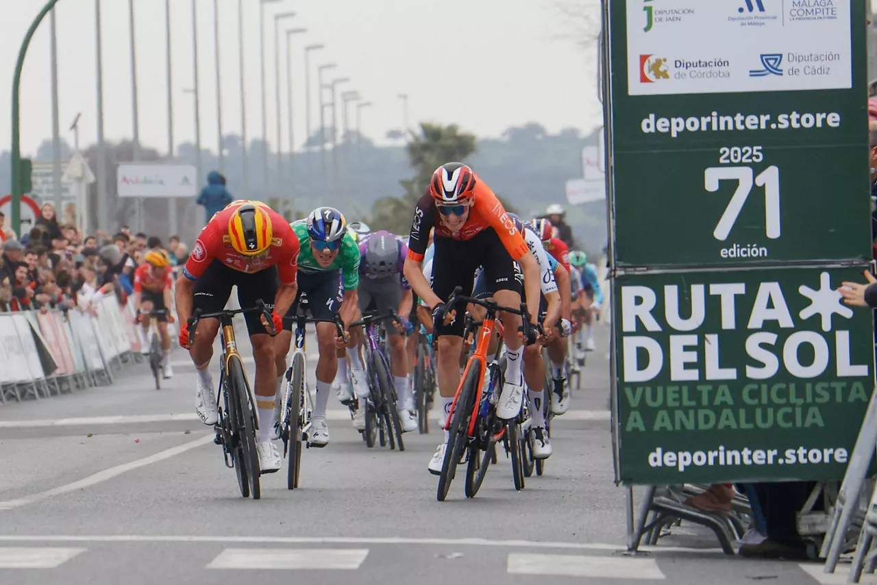Alexander Kristoff (Uno-X Moblity) venció en la tercera etapa. Foto: EFE