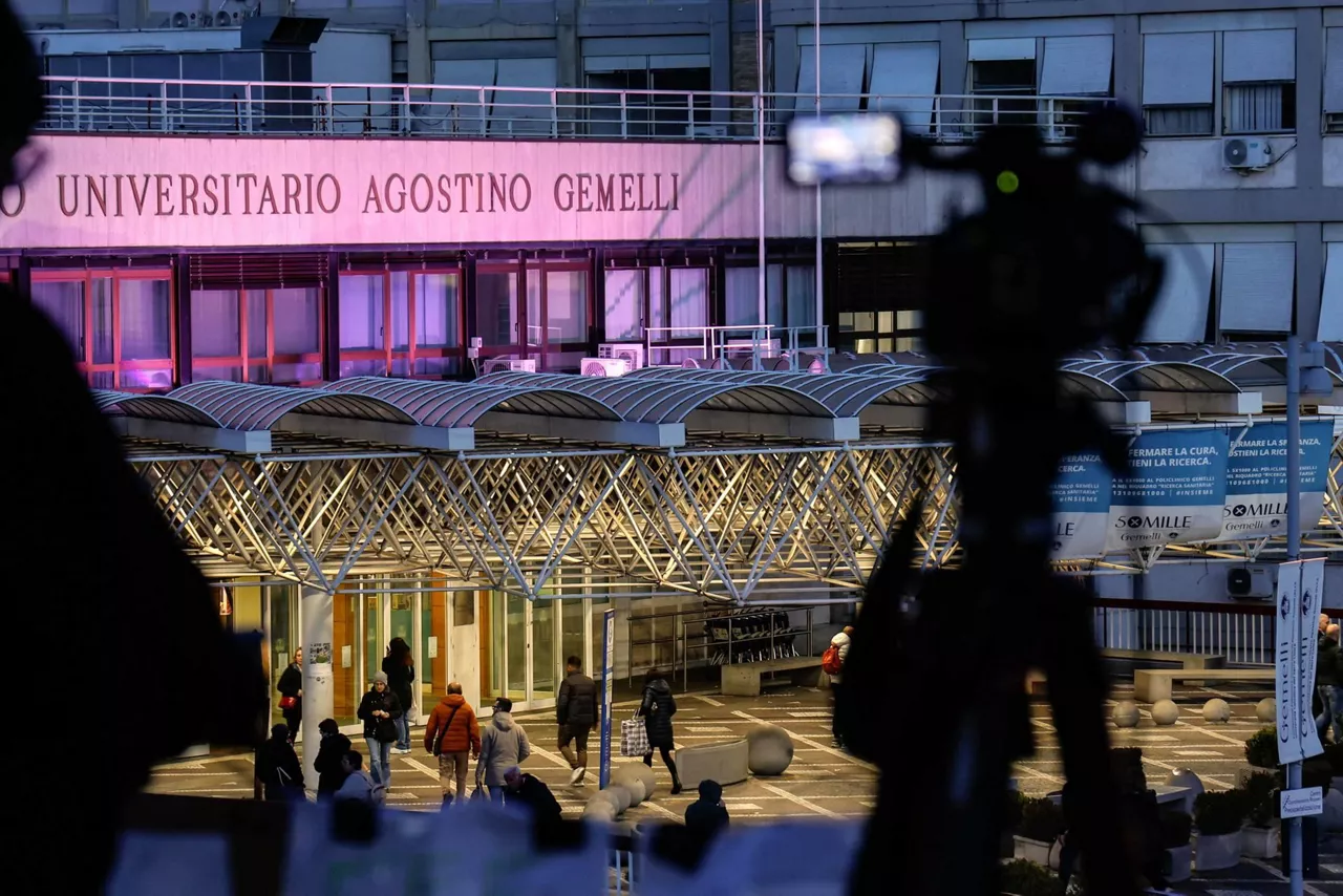 aita santua ospitaleratuta gemelli ospitalea EFE
