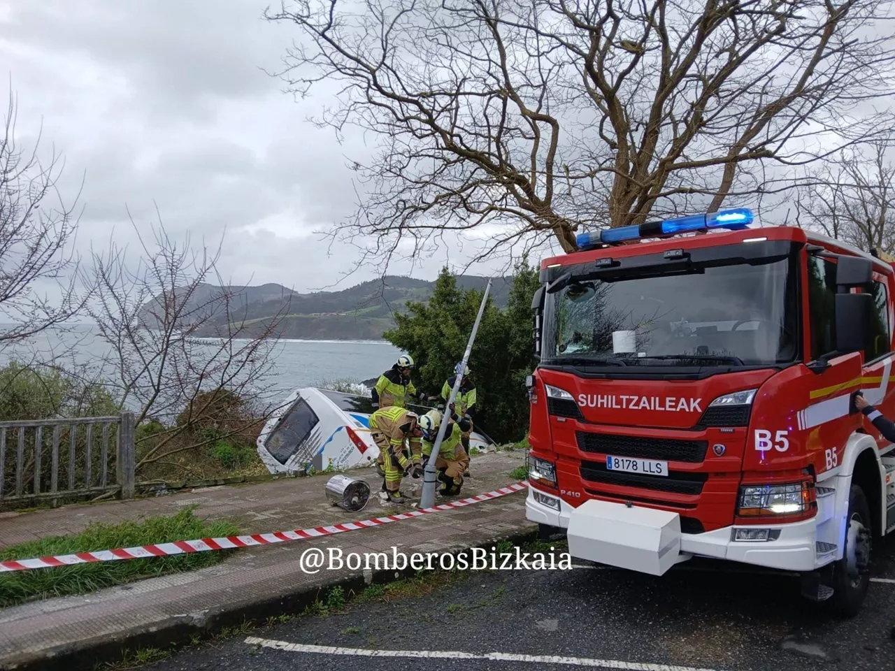Mundaka autobus istripua bomberos bizkaia 2