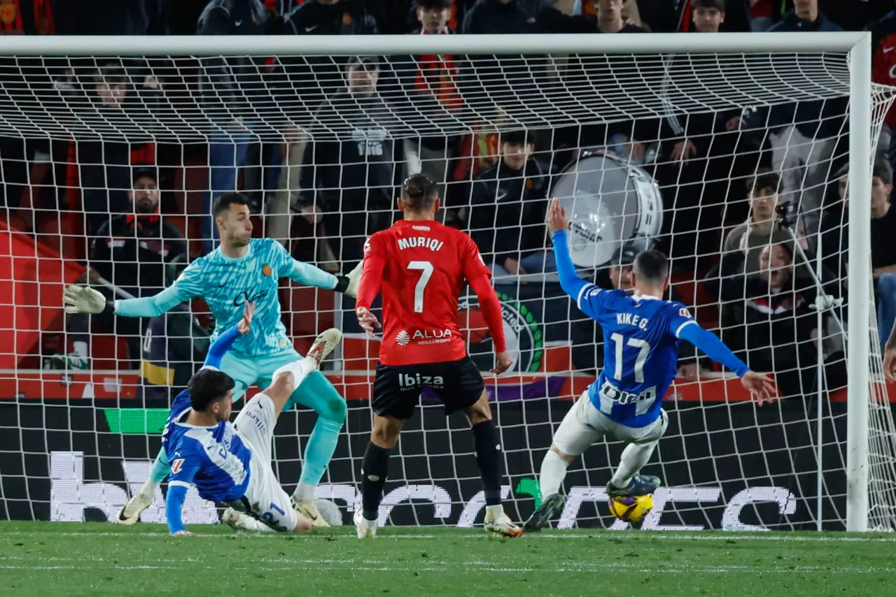 Kike García marcó el gol del empate del Alavés. Foto: EFE