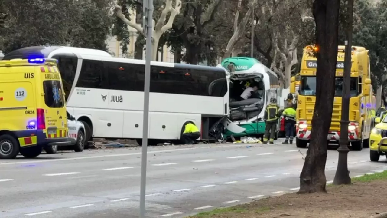 20250303184355_istripua-bartzelona-autobusak_