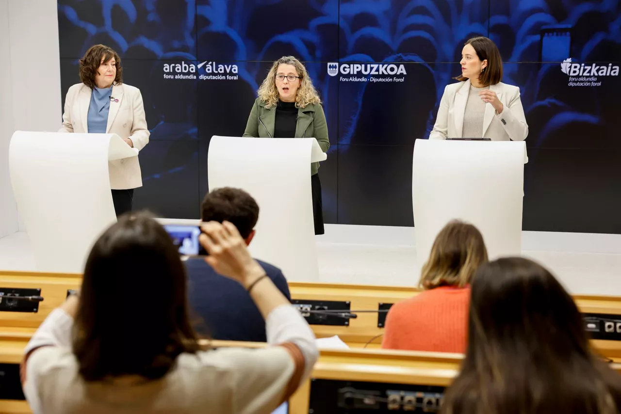 diputadas-hacienda Itziar Agirre, Itziar Gonzalo de Zuazo e Itxaso Berrojalbiz revision-fiscal-efe