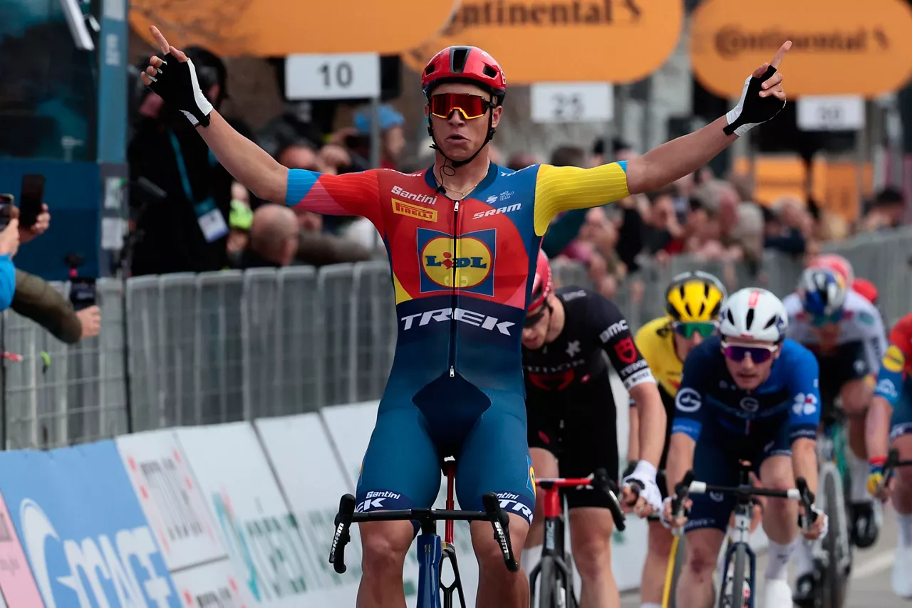 Jonathan_Milan_tirreno_adriatico_etapa2_EFE