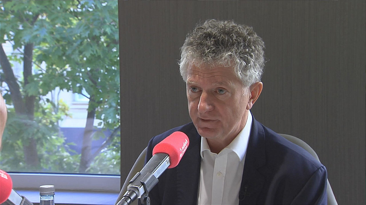 jonathan-powell-faktoria-euskadi-irratia2_1920x1080