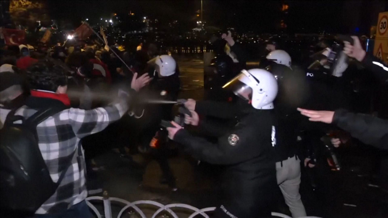 20250321211735_turquia-protesta-turkia_