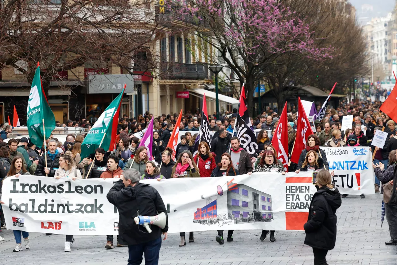 huelga-educacion-manifestacion-san-sebastian-efe