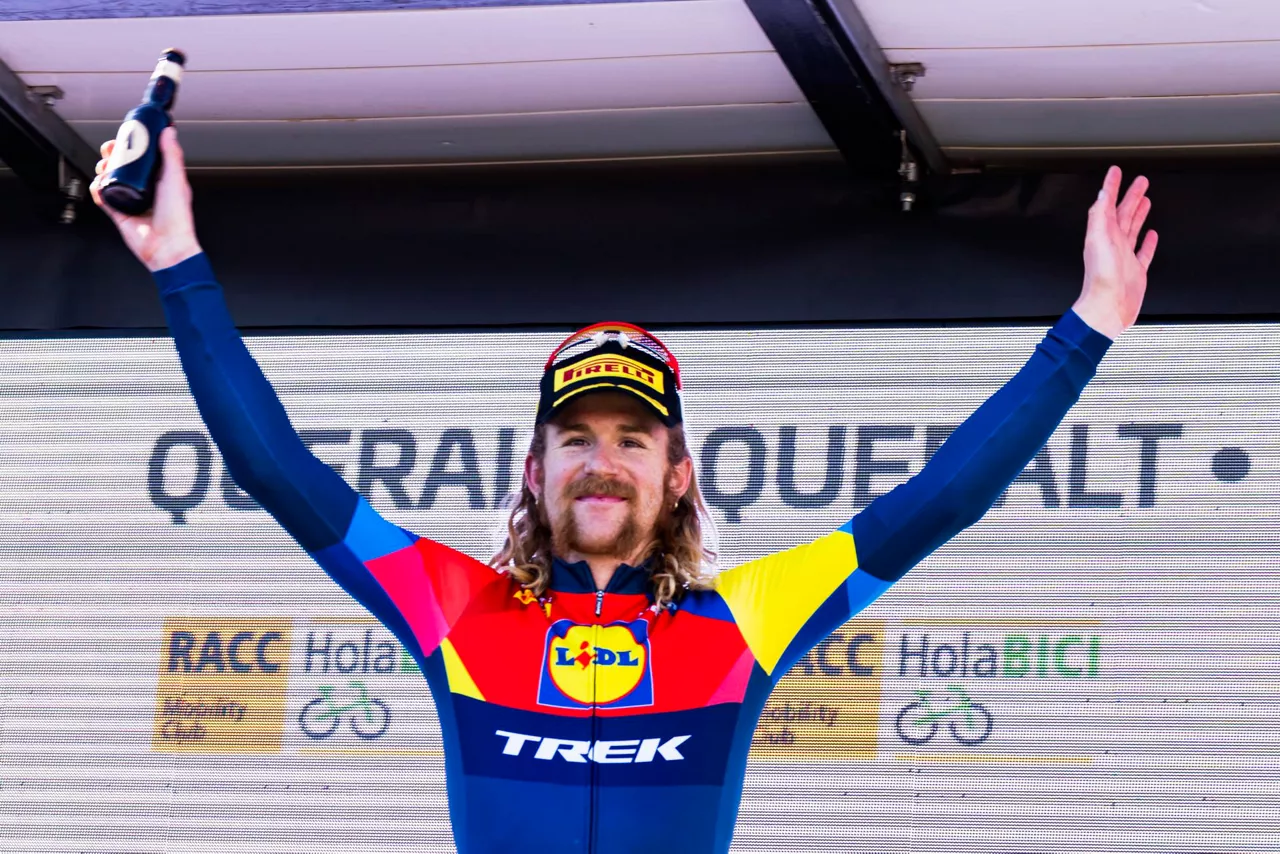 Quinn Simmons en el podium