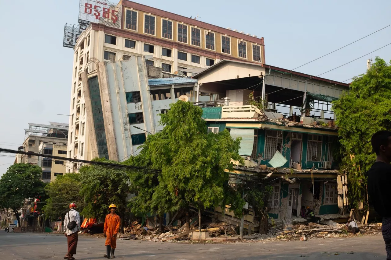 myanmar_lurrikara efe