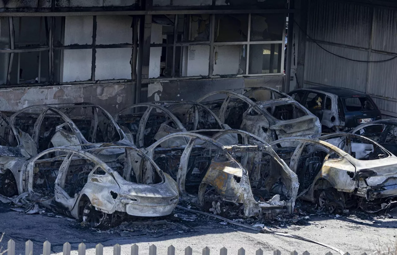 tesla roma erroma incendio sutea