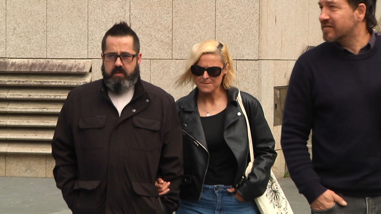 Amaia Zabarte senarrarekin eta abokatuarekin