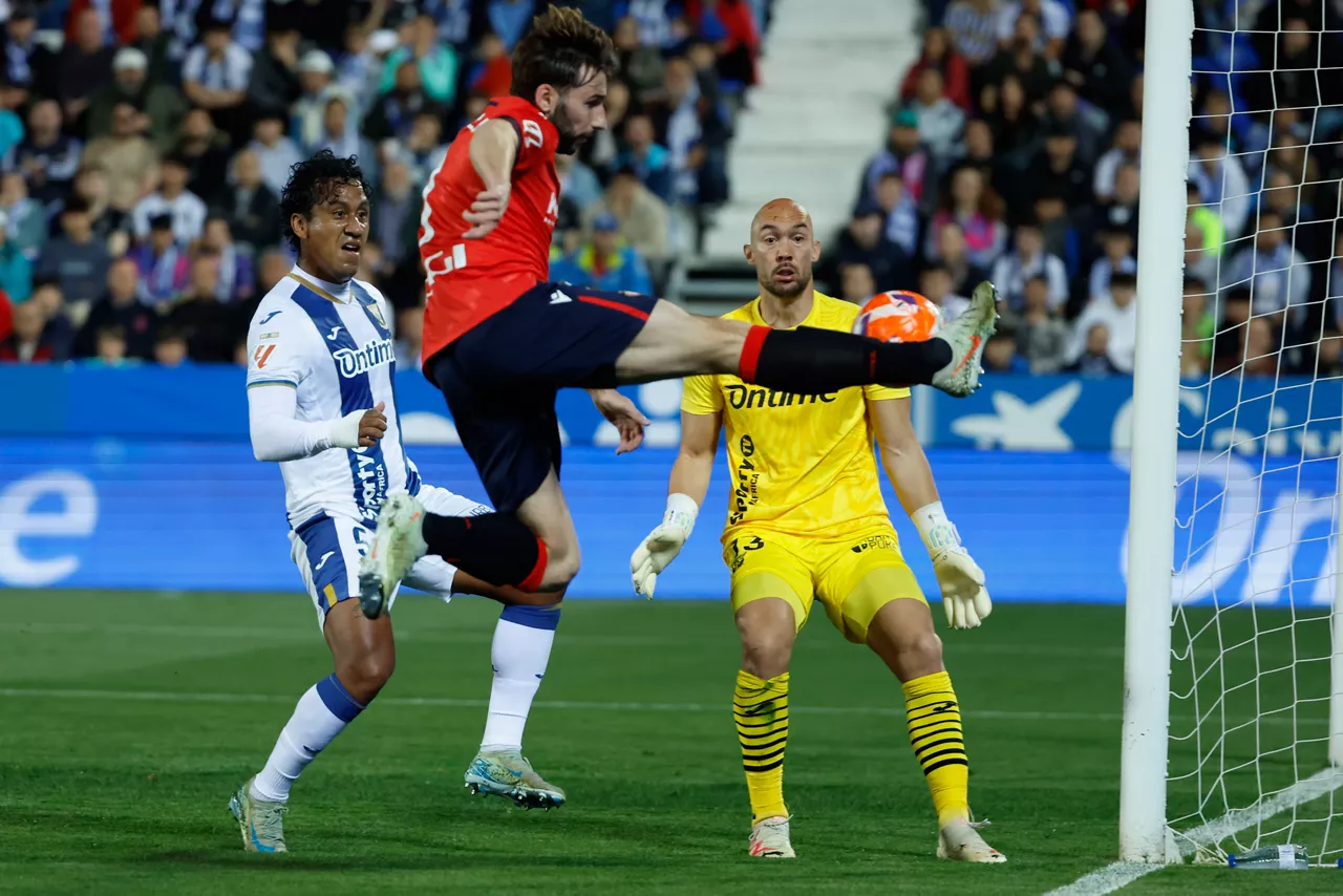 Moncayola intenta un remate. Foto: Efe.