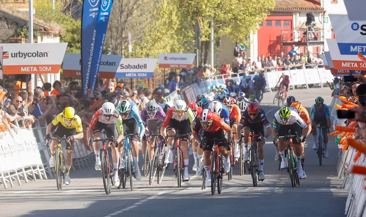 ITZULIA_GRENADIERS_IRUÑA_LODOSA_2.ETAPA_EFE