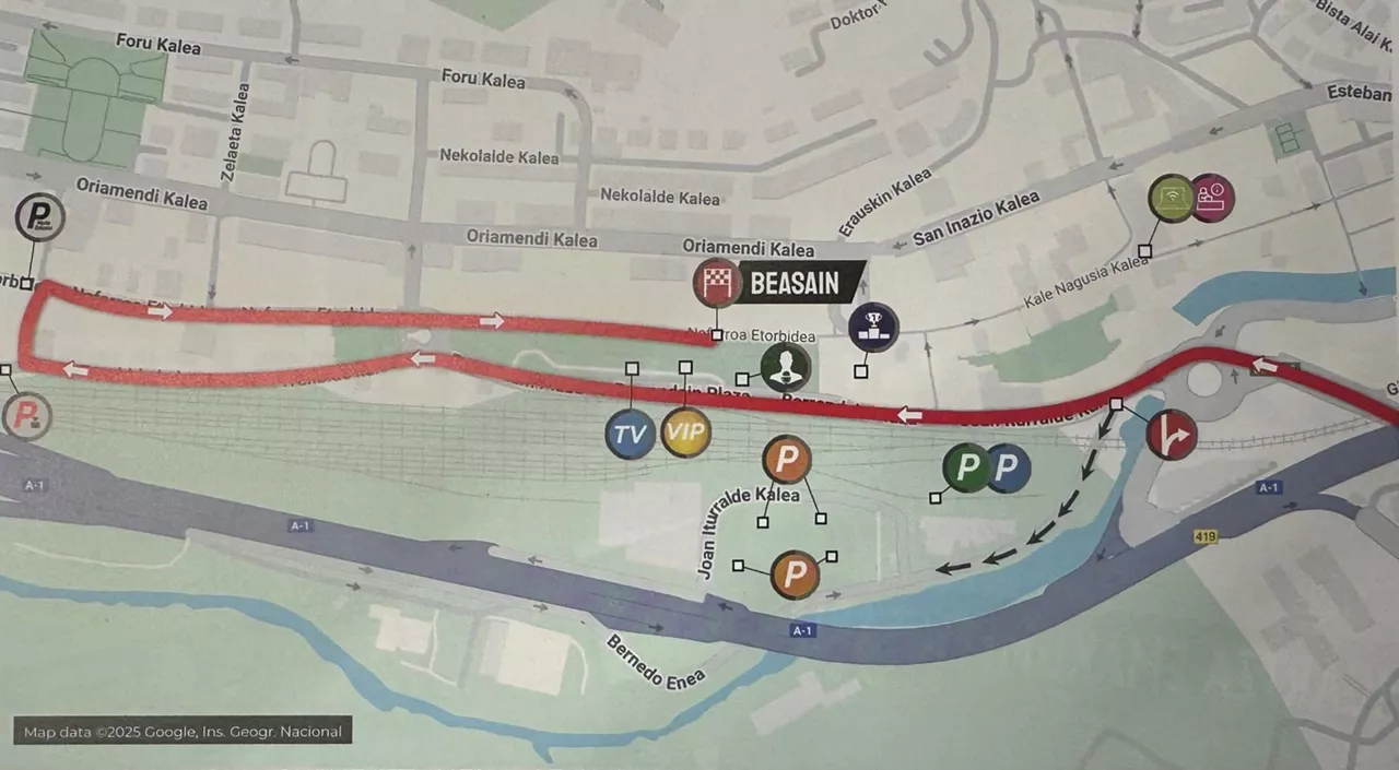 Detalle del libro de ruta, con la señalización de la rotonda. Foto: EITB Media.