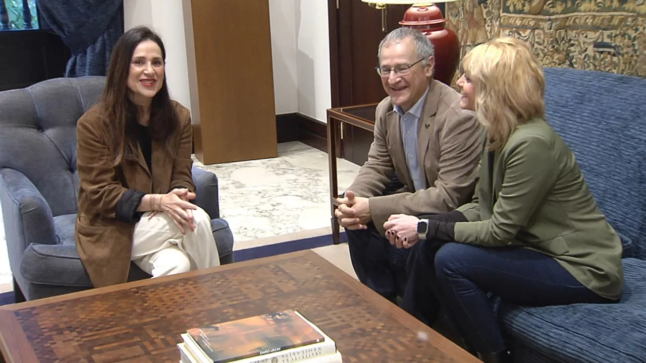 20250411123655_parlamento-vasco-rector-upv-ehu_