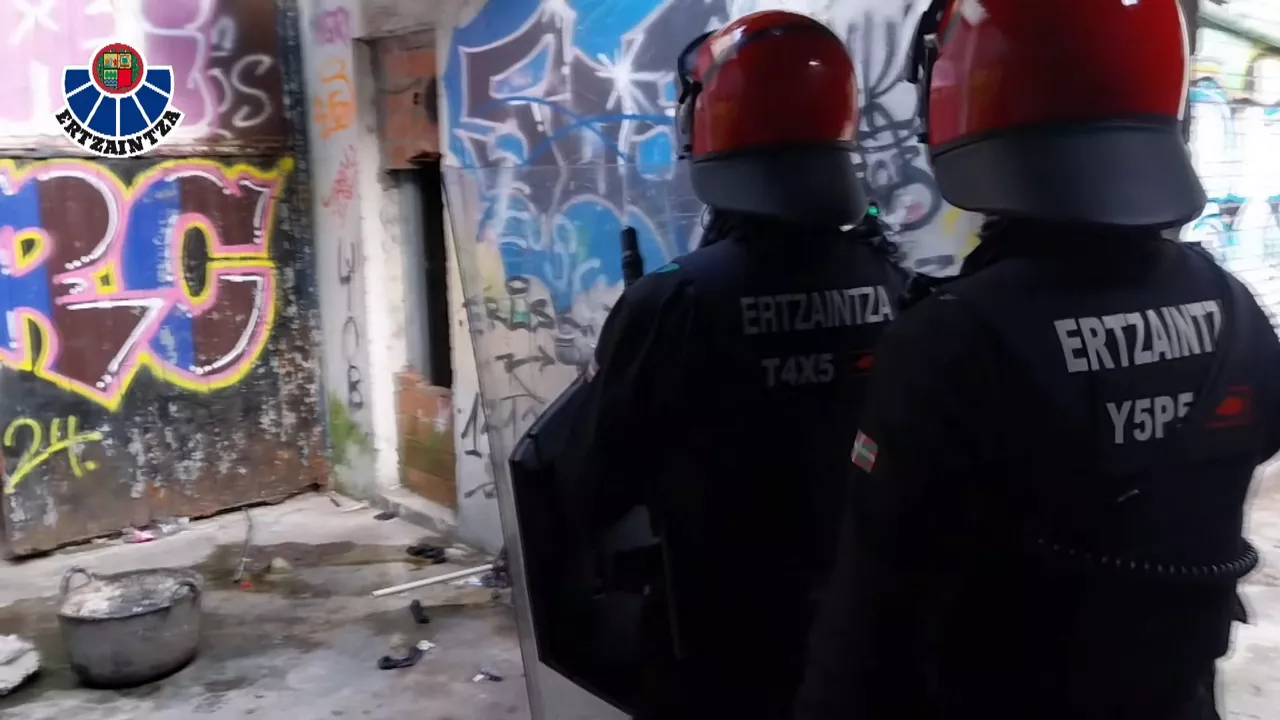 20250411135350_ertzaintza-desalojo-trapaga_